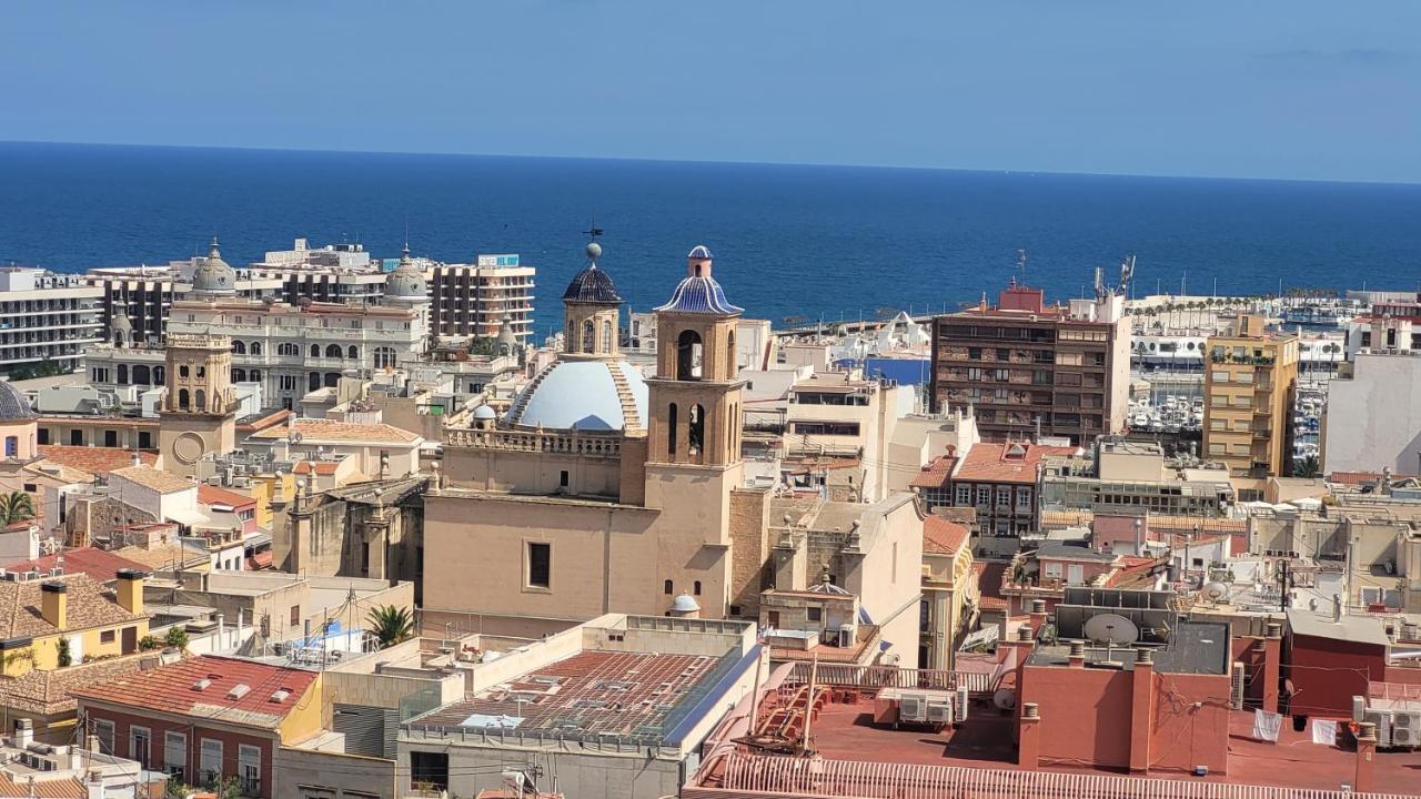 Corazon De Alicante Con Vistas Al Mar Y Al Castillo Buitenkant foto