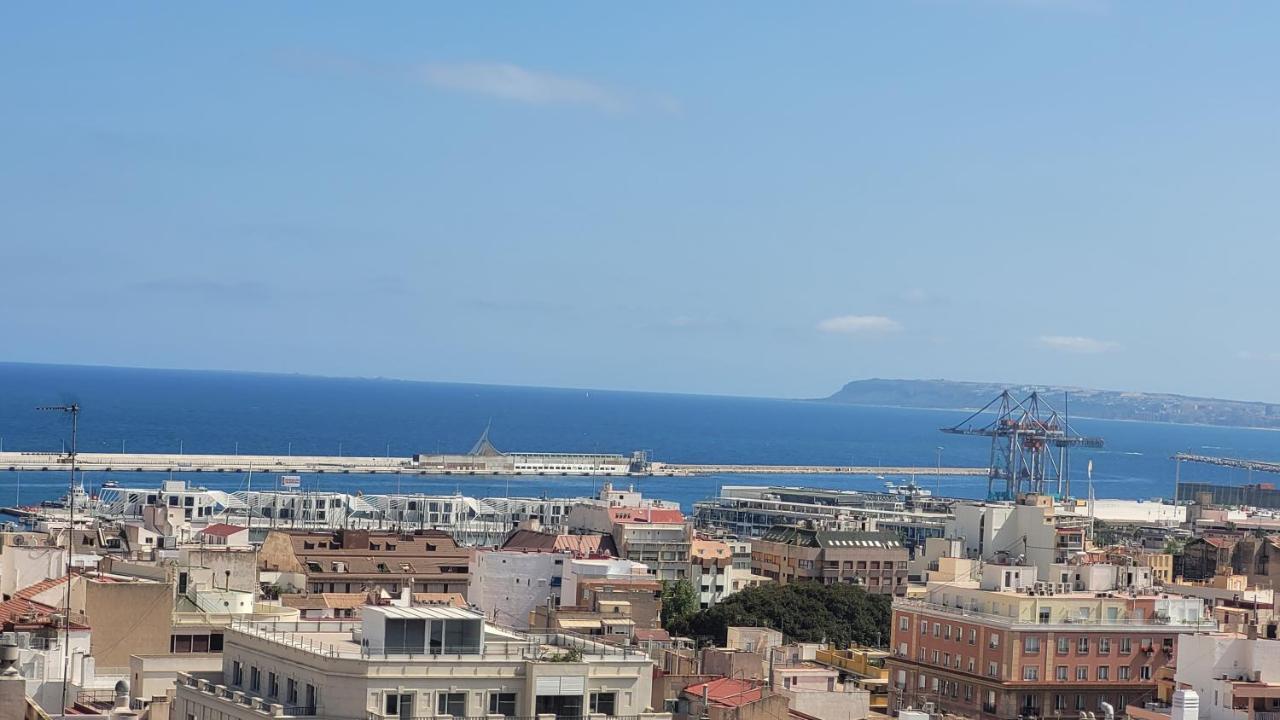 Corazon De Alicante Con Vistas Al Mar Y Al Castillo Buitenkant foto