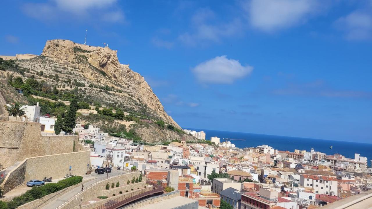 Corazon De Alicante Con Vistas Al Mar Y Al Castillo Buitenkant foto